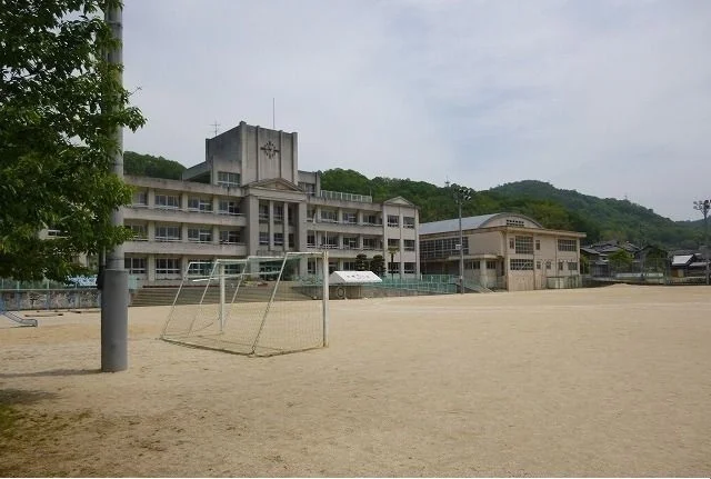 中通小学校まで100m