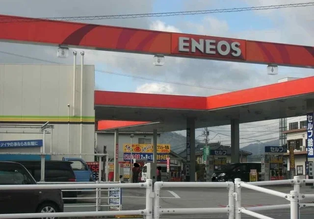 ガソリンスタンドまで950m