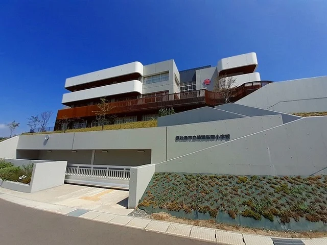 東松島市立鳴瀬桜華小学校まで1300m