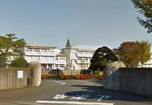 市立市毛小学校まで1800m