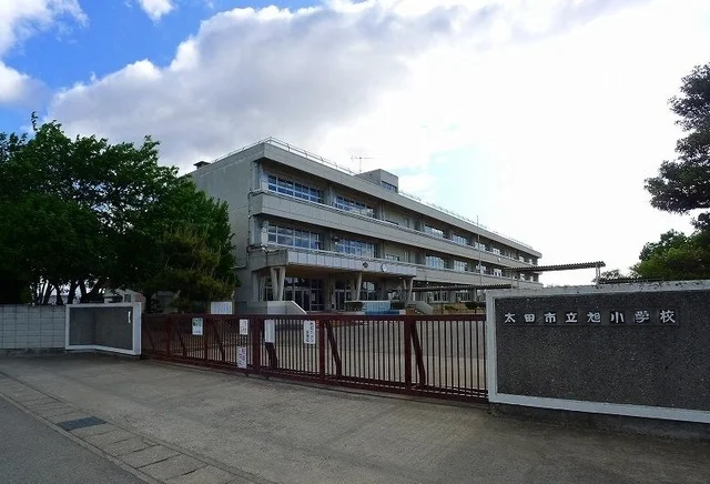 旭小学校まで400m