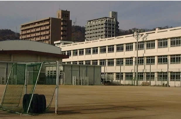 中山小学校まで900m