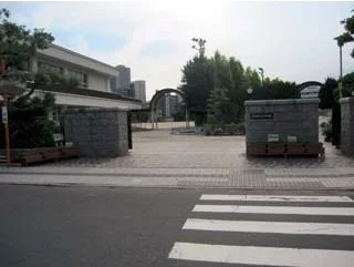 二葉中学校まで900m