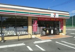セブンイレブン富美山町店まで850m