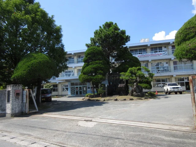 銀水小学校まで950m