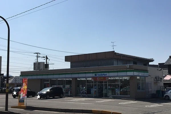 ファミリーマートまで450m