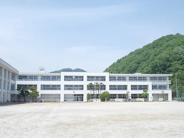 本巣小学校まで500m