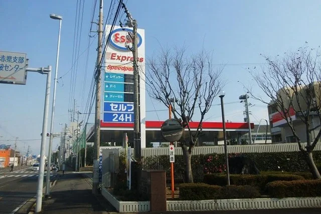 ガソリンスタンドまで750m