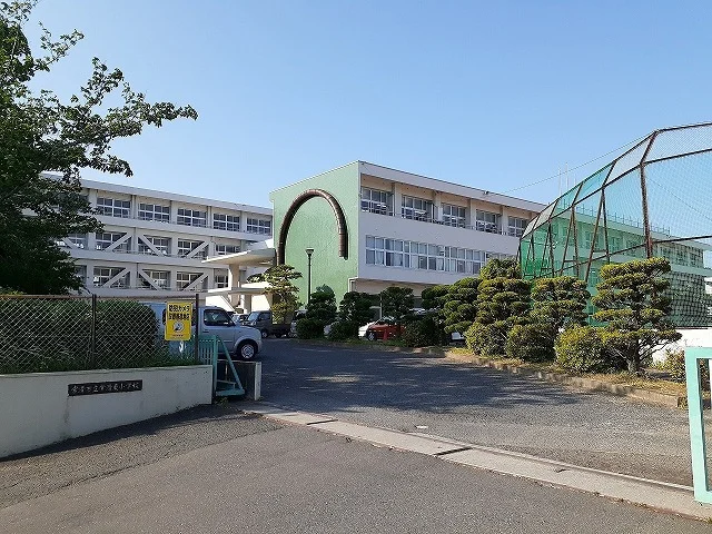 常滑東小学校まで1380m