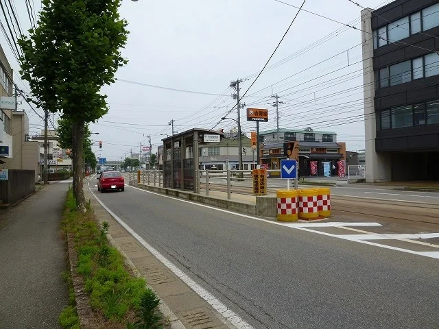 万葉線市民病院前駅まで460m
