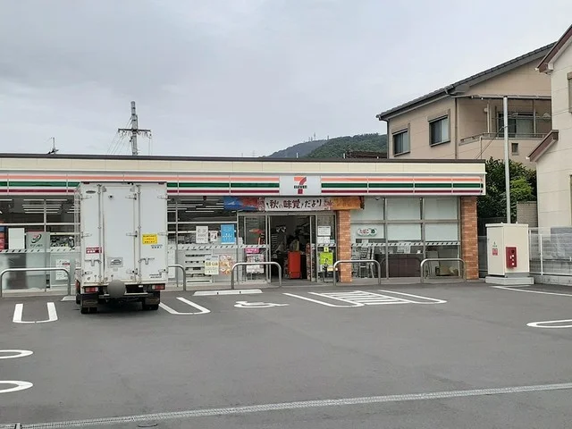 セブンイレブン様まで980m