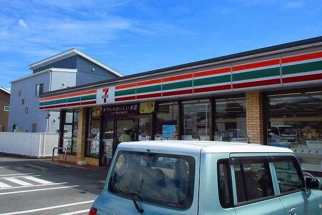 セブンイレブンまで270m