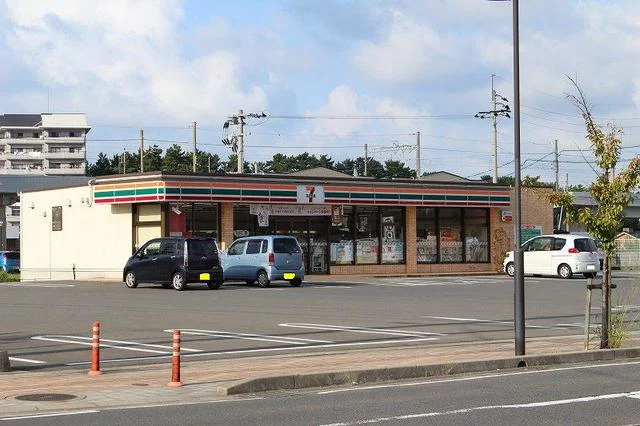 セブンイレブン　東唐津駅前店まで240m