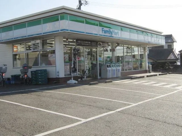 ファミリーマート宇頭店まで350m
