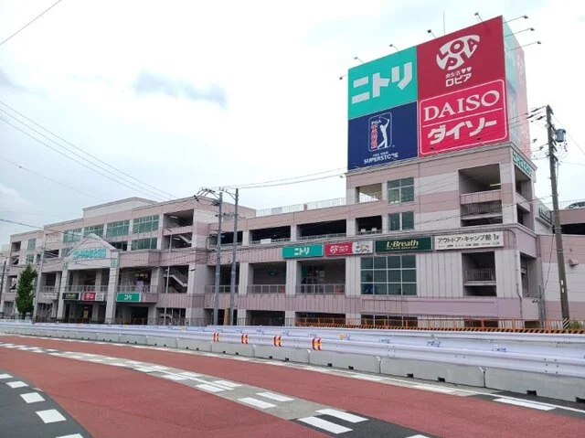 ニトリ名古屋みなと店まで1100m