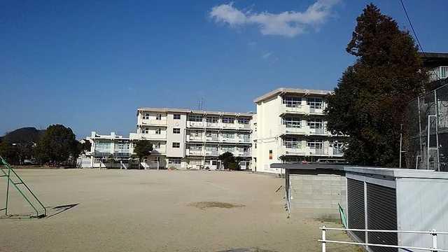 北九州市立　長尾小学校まで400m