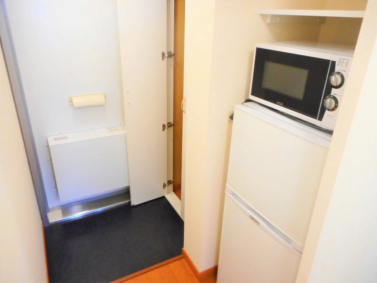 電子レンジ、冷蔵庫完備