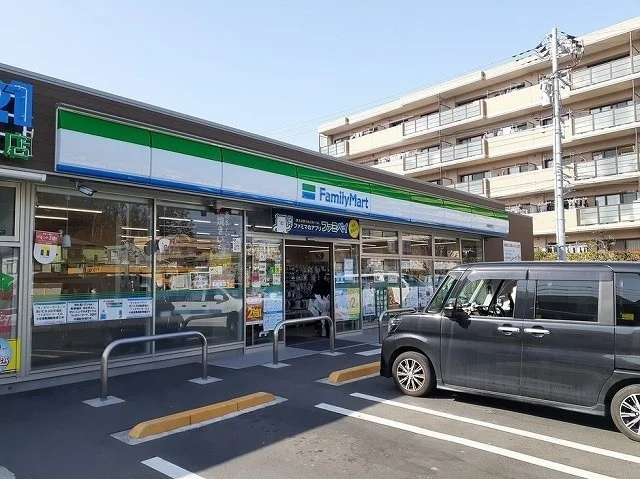 ファミリーマート栄飯島店まで485m