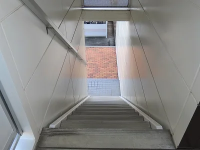 階段上からのアングルです