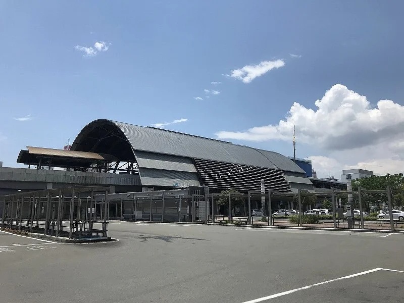 高知駅まで1330メートル（徒歩17分）