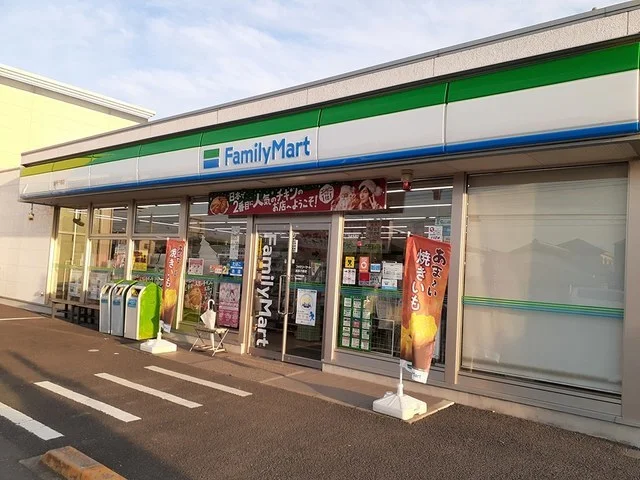 ファミリーマートまで100m