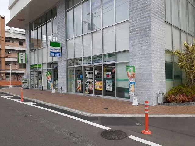 ファミリーマートまで850m