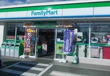 ファミリーマートまで800m
