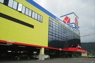 ヤマダ電機鶴市店さんまで1230m