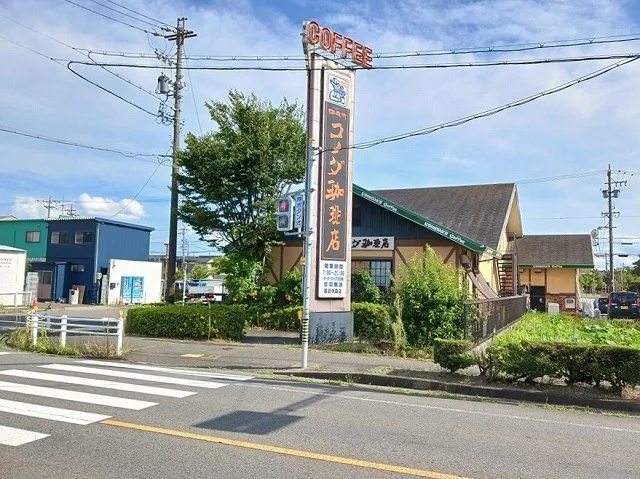 コメダ珈琲店まで300m