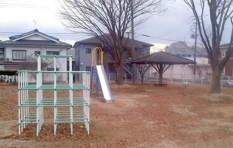 梁川駅前児童公園まで850m