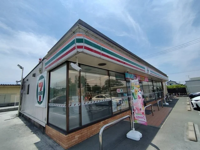 セブンイレブンまで700m