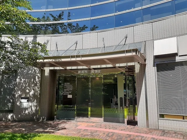 碧南市民図書館まで450m