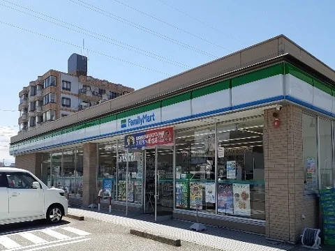 ファミリーマート富山中央市場店まで650m