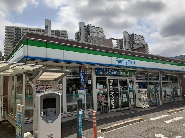 ファミリーマート様まで600m