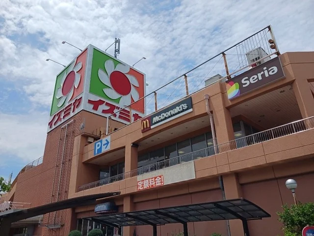 イズミヤ様まで800m