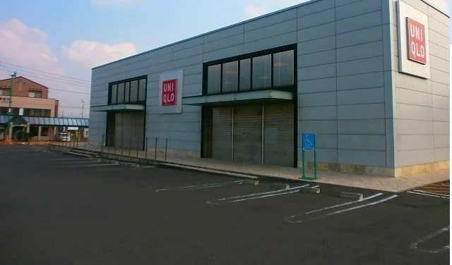 ユニクロさんまで1600m