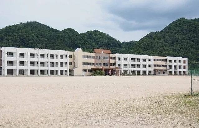 吉田中学校まで1700m