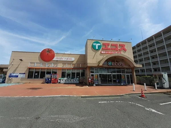 エコスまで1600m