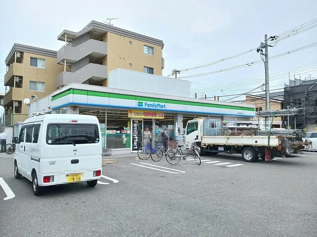ファミリーマート豊中長興寺北店まで200m