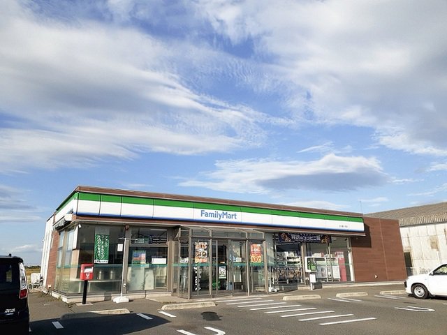 ファミリーマート古川鶴ヶ埣店まで550m