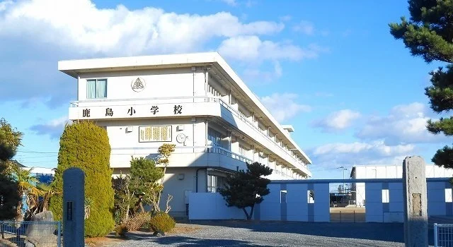 南相馬市鹿島小学校まで2100m