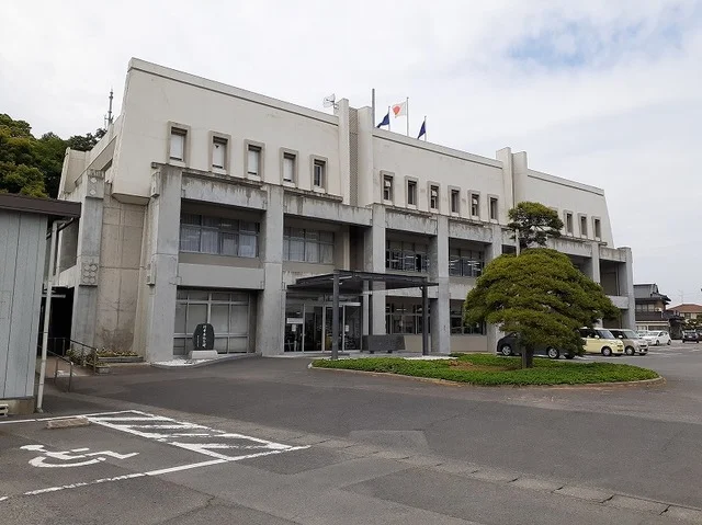 潮来市役所まで2100m