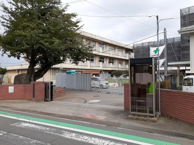 前橋市立桂萱東小学校まで650m