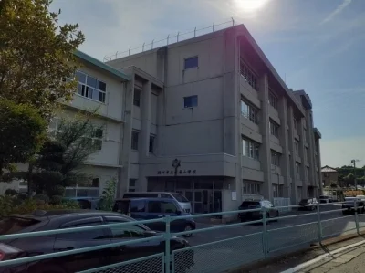 渋川市立古巻小学校まで1300m