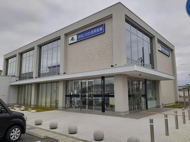 浜松いわた信用金庫三島支店まで50m
