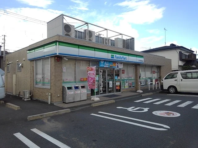 ファミリーマート　神田川町店まで260m