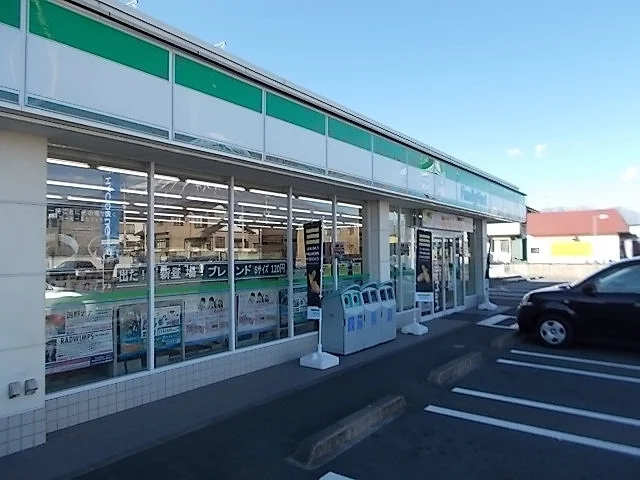 ファミリーマート　淀師店まで100m