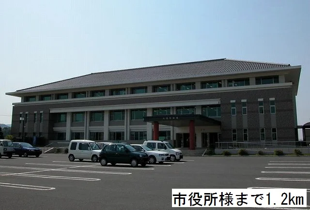 市役所まで1200m