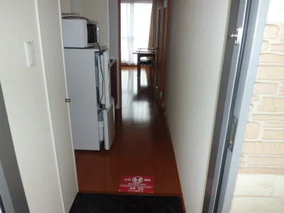 左脇にシューズボックスがあります。
