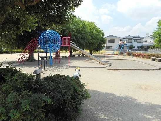 南矢三緑地公園まで2100m